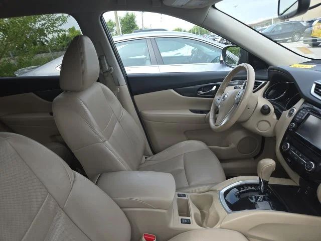 Used 2015 Midnight Jade Nissan SL image 3
