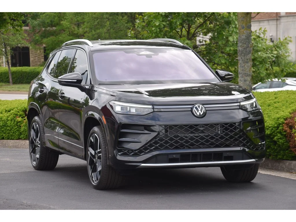 Used 2025 Deep Black Pearl Volkswagen SEL R-Line image 2