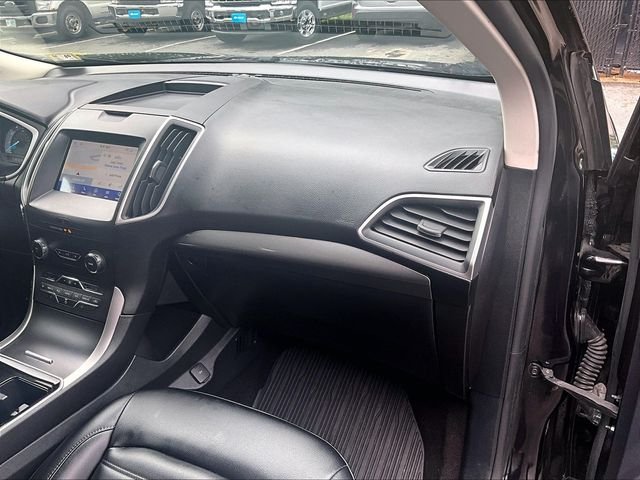 Used 2020 Black Ford SEL image 17