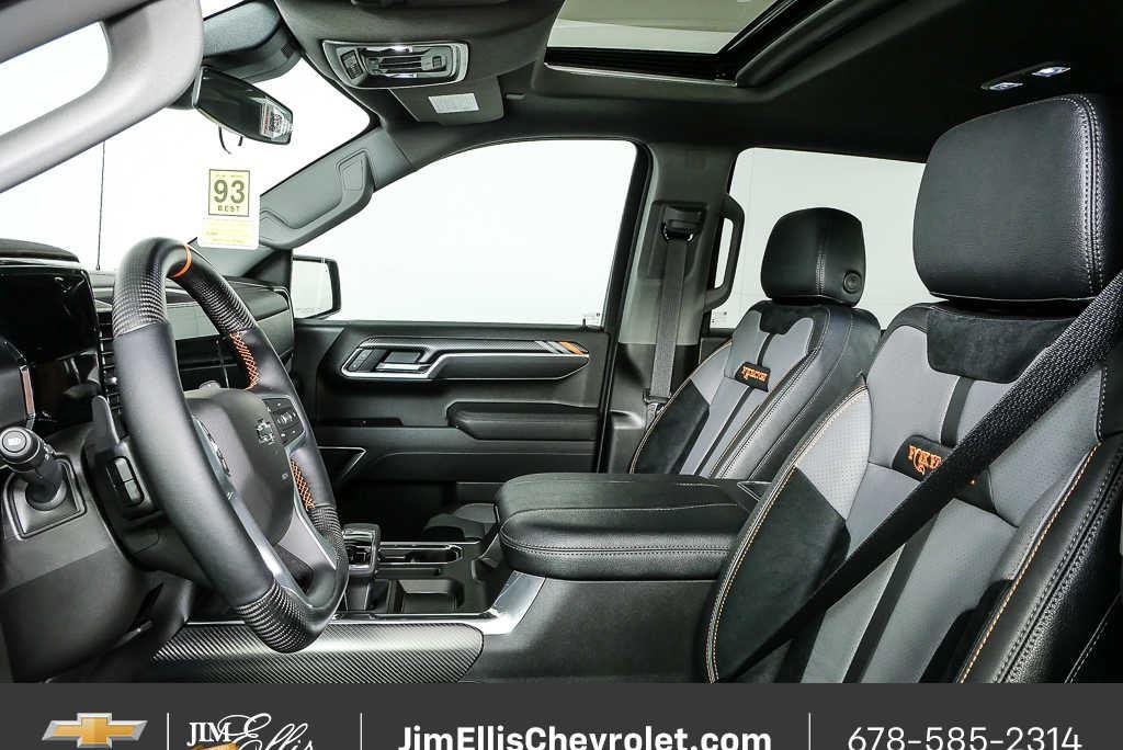 New 2025 Summit White Chevrolet RST image 5