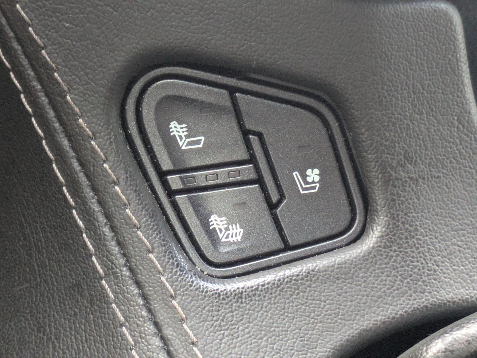 Used 2018 Satin Steel Metallic Chevrolet Premier image 27