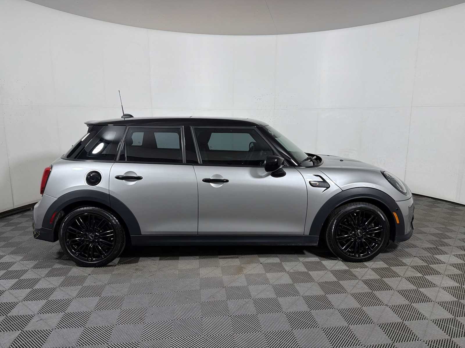Used 2024 Melting Silver III Metallic MINI Cooper S image 7