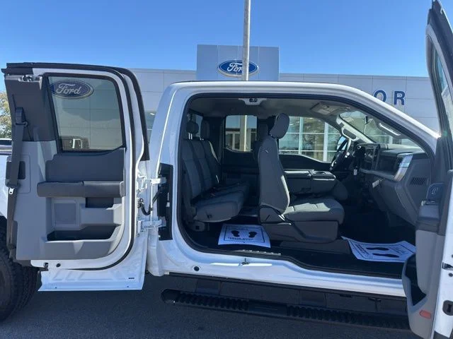2026 Ford F-350 Super Duty XL - Photo 14