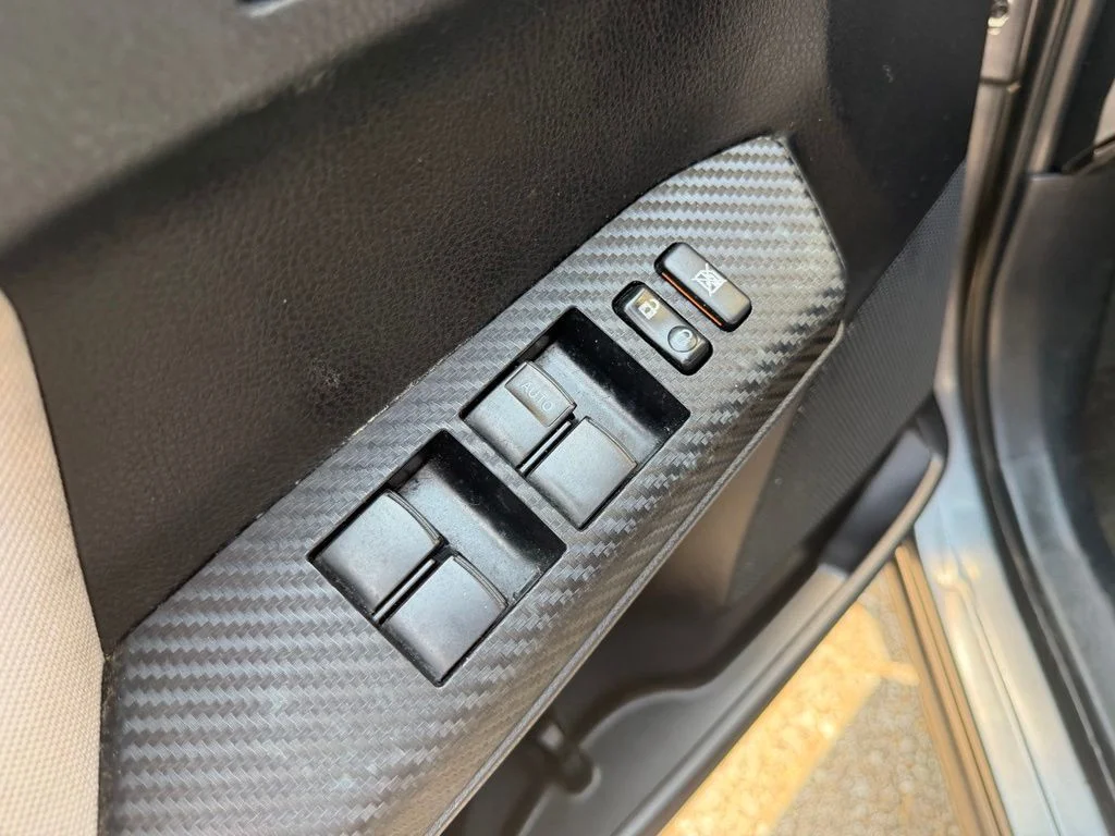 Used 2015 Gray Toyota LE image 21
