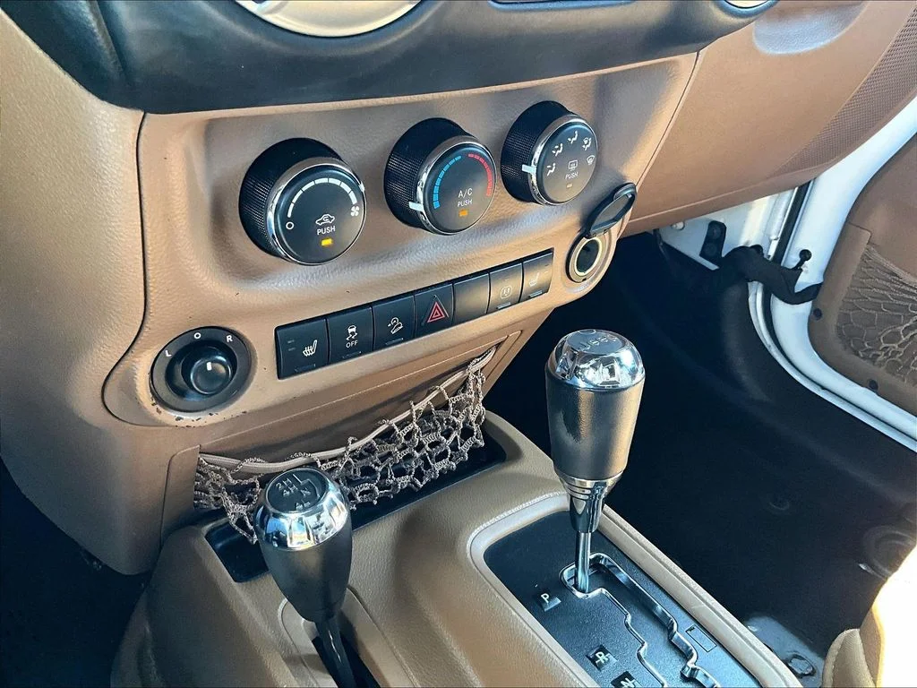 Used 2015 White Jeep Unlimited Sahara image 32