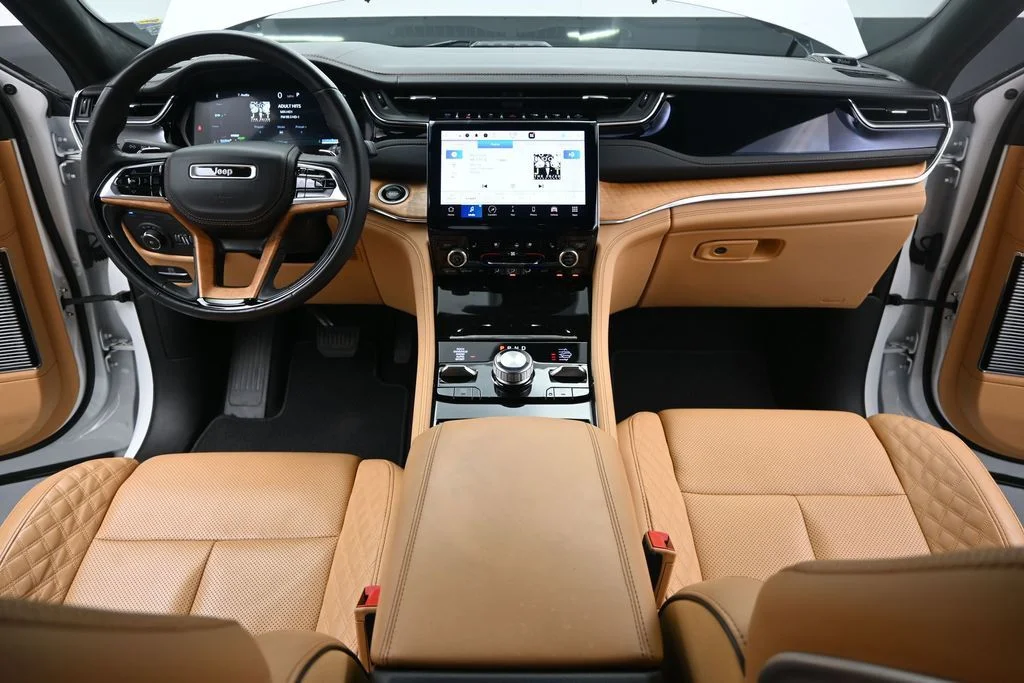 Used 2023 White Jeep Summit Reserve 4xe image 34