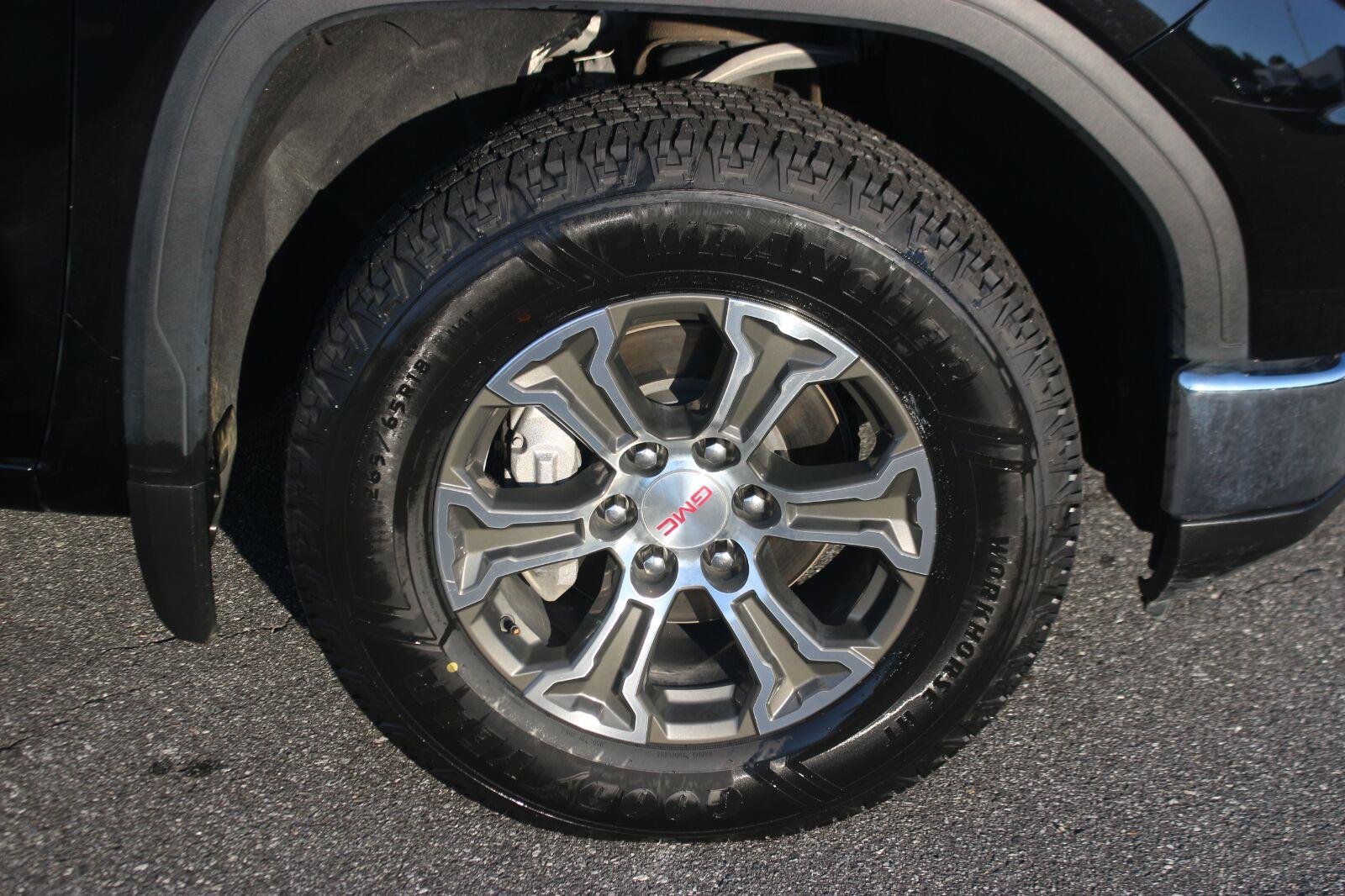 Used 2025 Onyx Black GMC SLT image 34