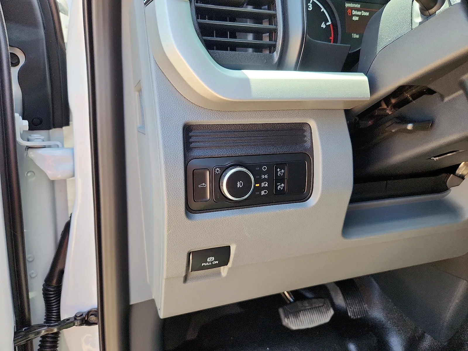New 2026 Oxford White Ford F-350® XL image 15