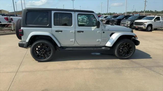 New 2023 Silver Zynith Clear-Coat Exterior Paint Jeep Sahara 4xe image 9