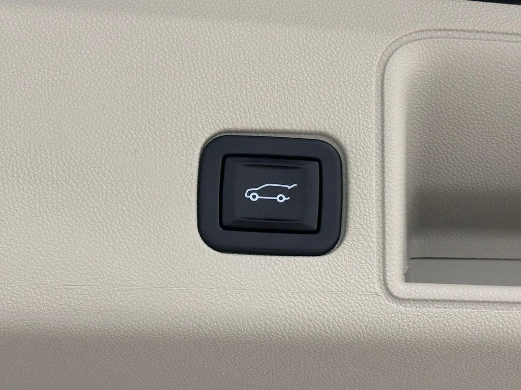 Used 2022 Black GMC Denali image 13