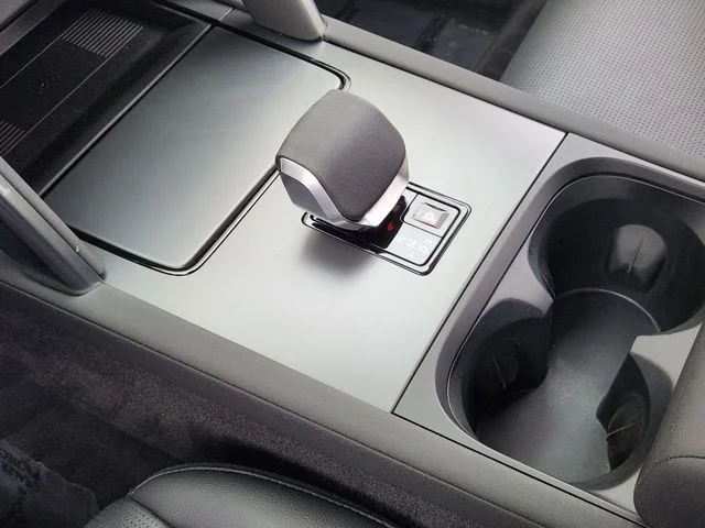 Used 2025 White Land Rover S image 19