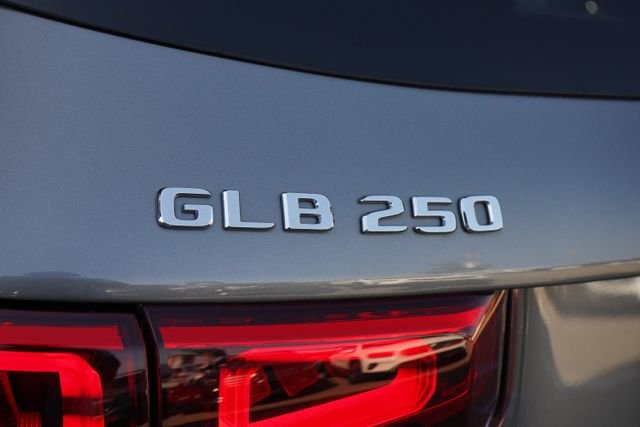 Used 2022 Gray Mercedes-Benz GLB 250 image 16