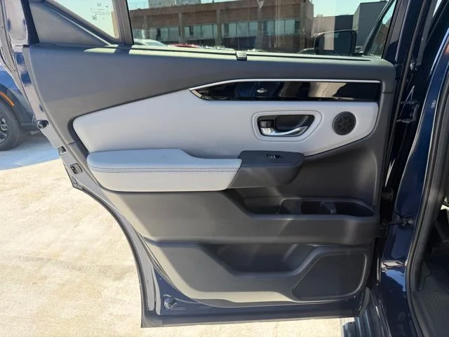 Used 2023  Honda Touring image 13