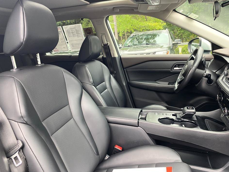 Used 2022 Brilliant Silver Metallic Nissan SV image 25