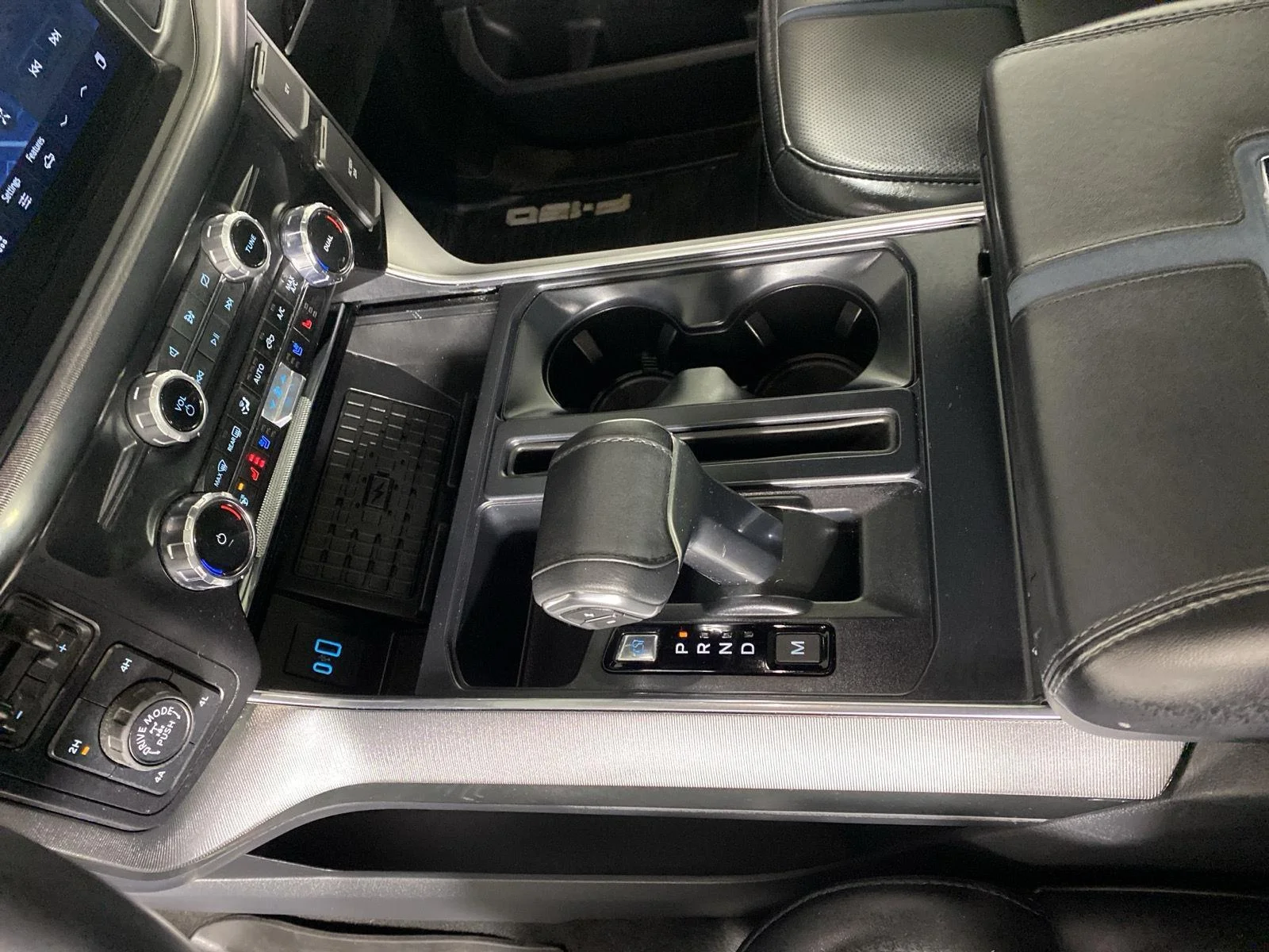 Used 2024 Agate Black Ford Platinum image 29