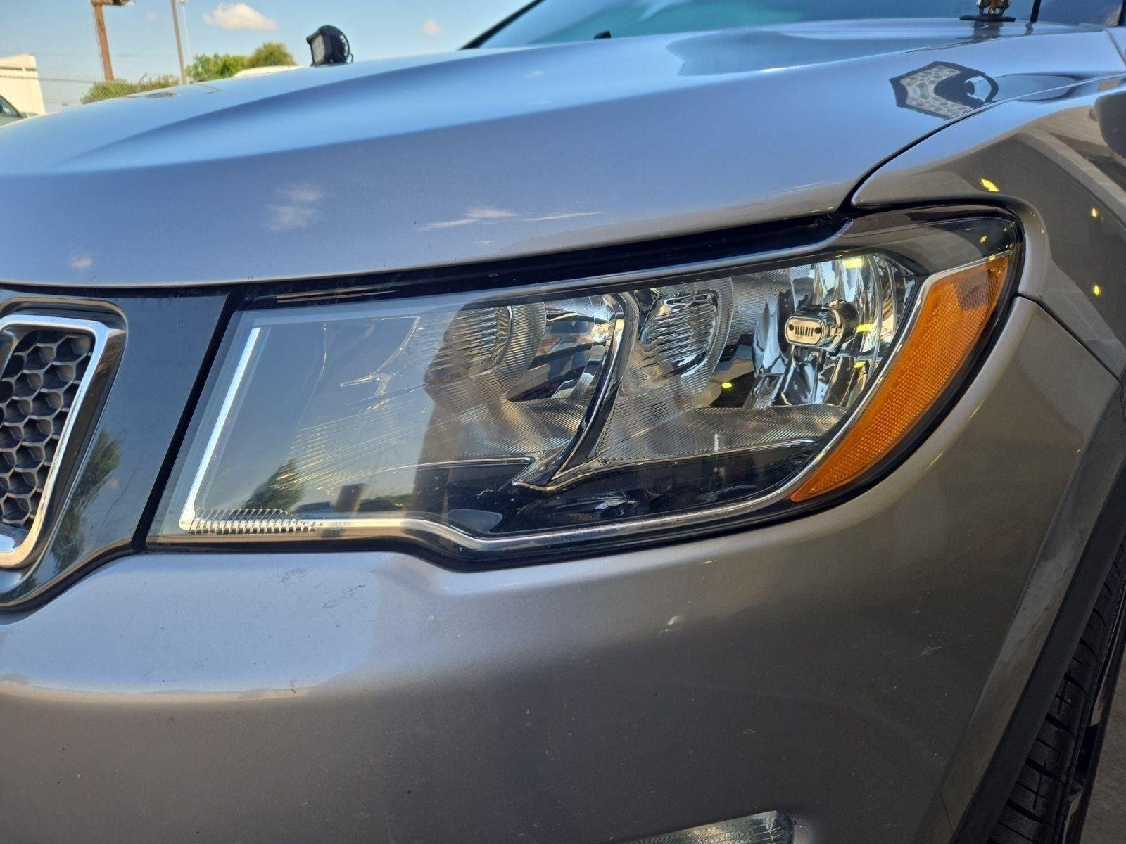 Used 2018 Billet Silver Metallic Clearcoat Jeep Limited image 10