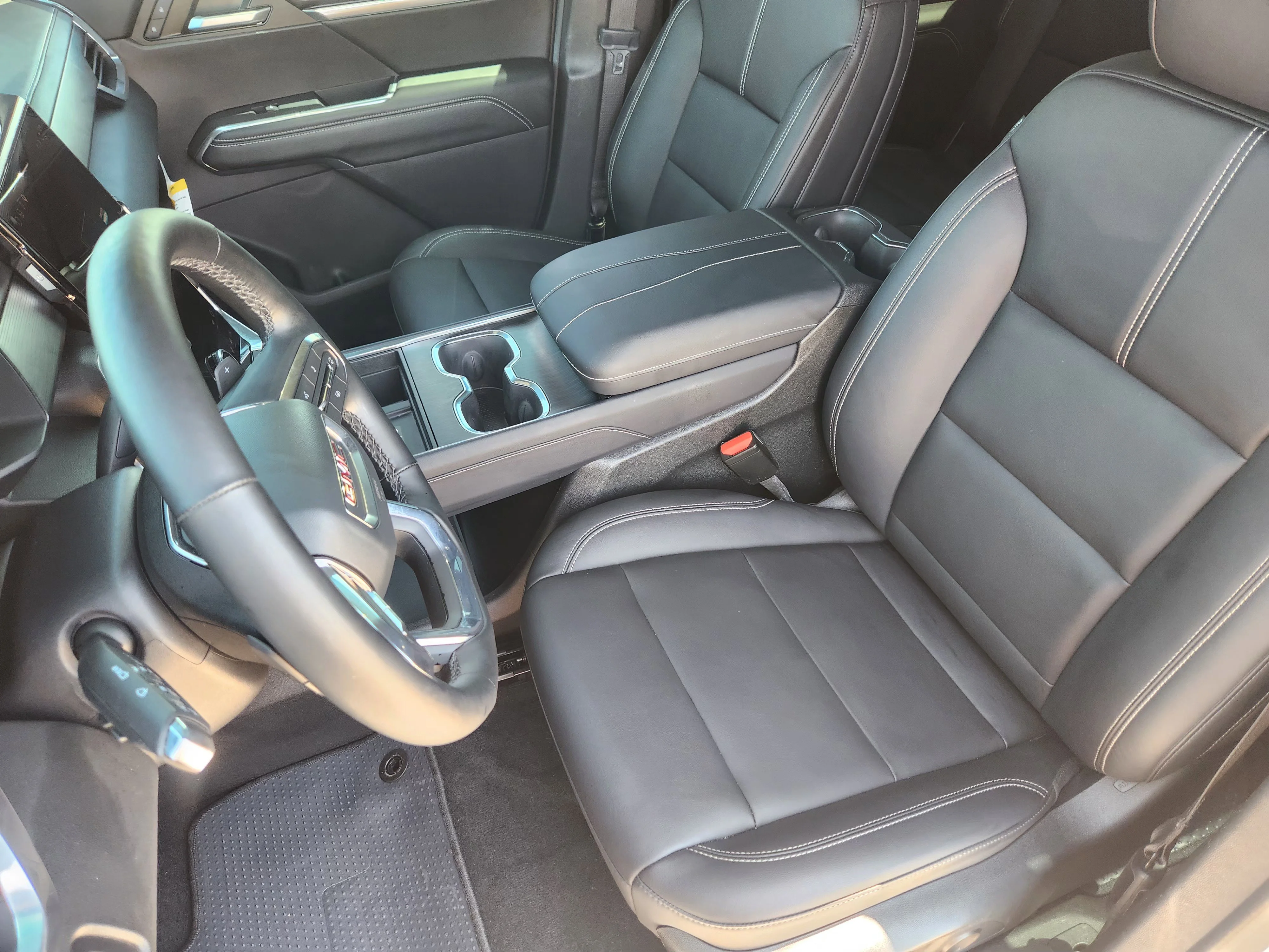 Used 2024 Summit White GMC Elevation image 14