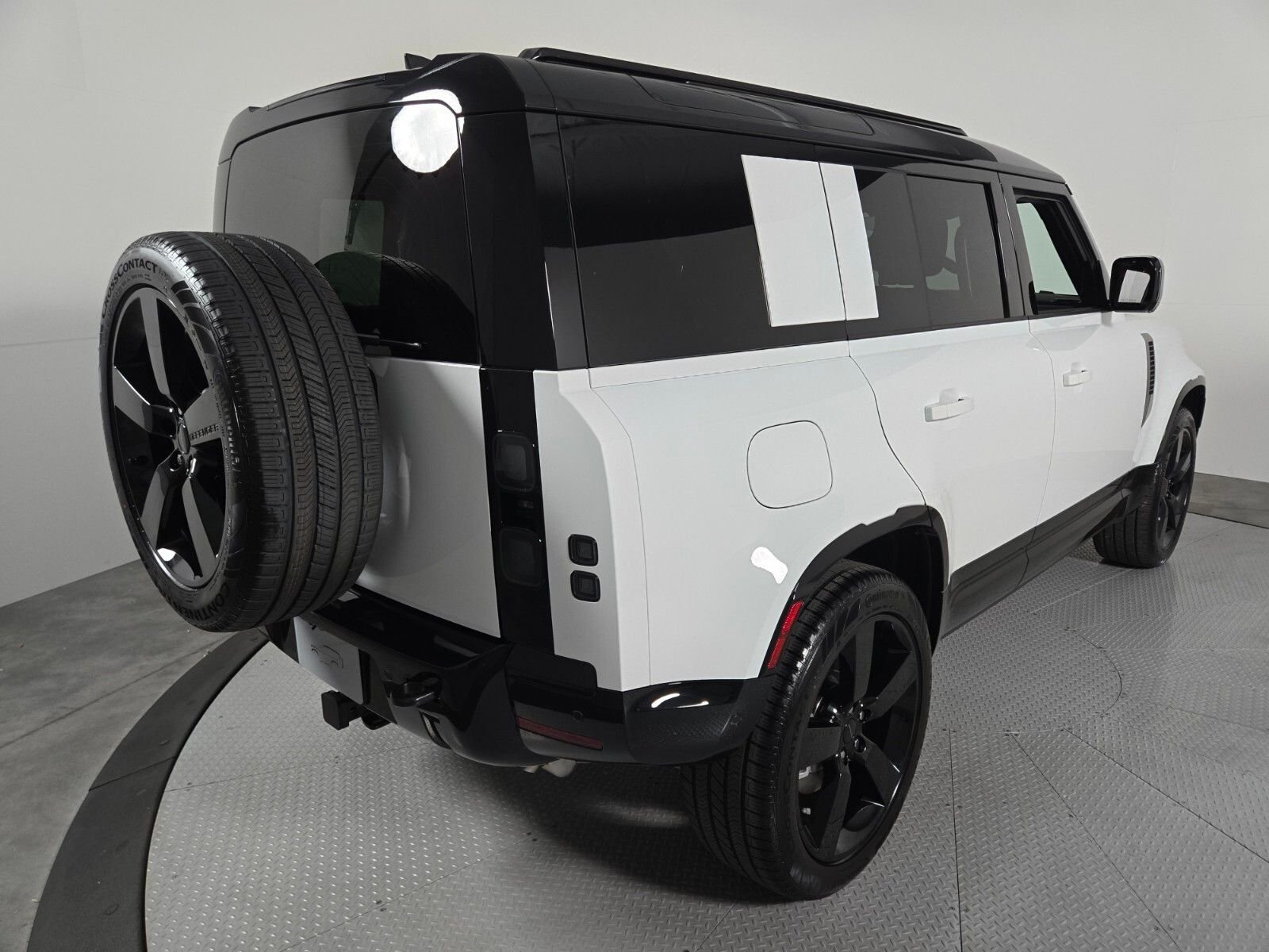 New 2026 Fuji White LAND ROVER X-Dynamic SE image 2