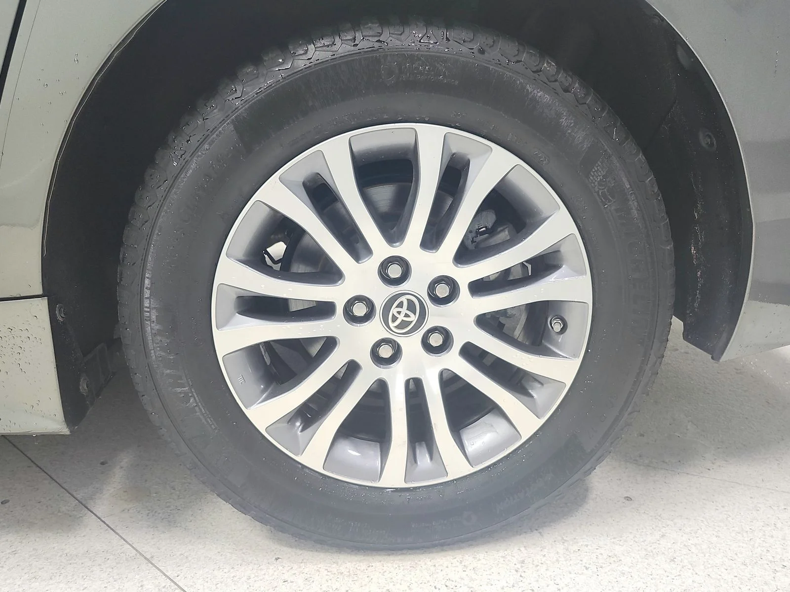 Used 2020 Green Toyota XLE Premium image 49