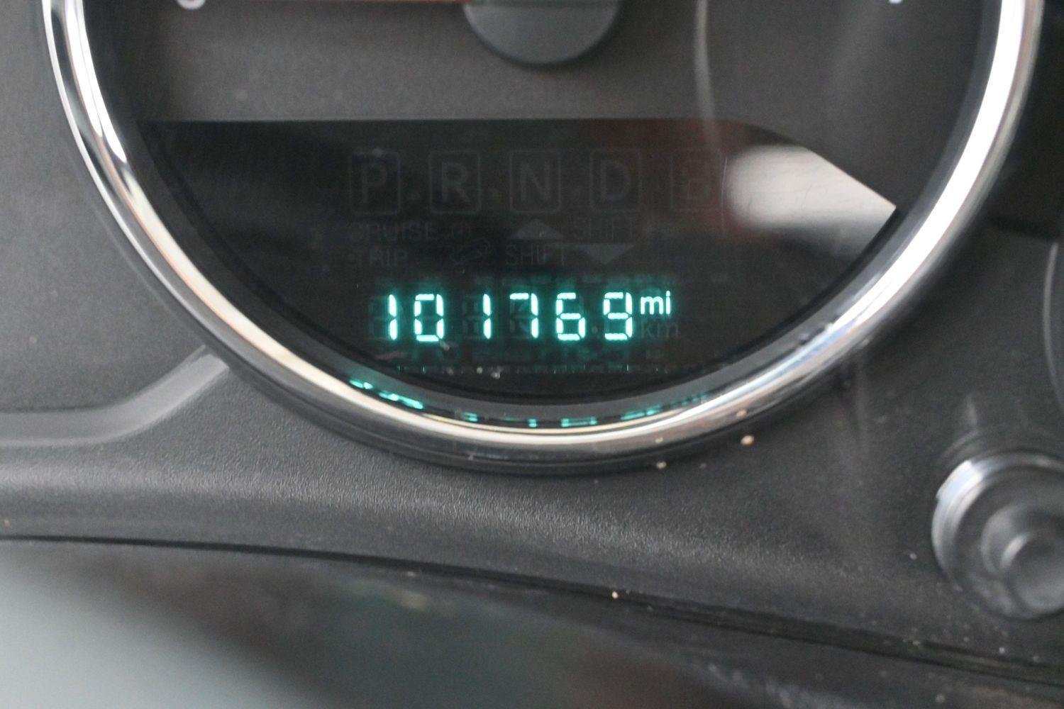 Used 2015 Bright White Clearcoat Jeep Altitude image 18