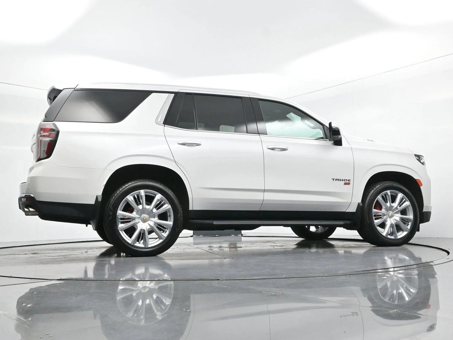 Used 2023 Iridescent Pearl Tricoat Chevrolet Premier image 59