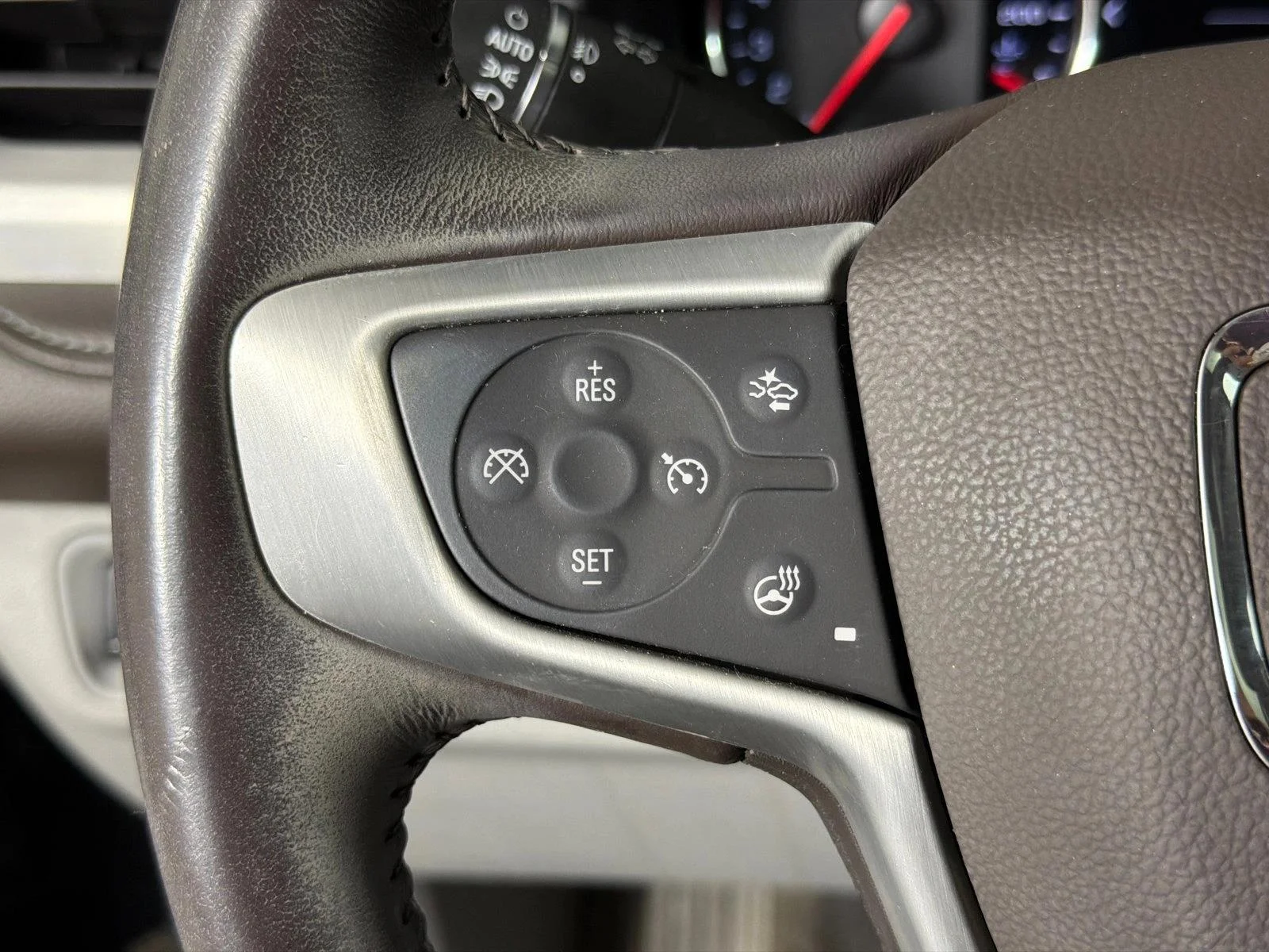 Used 2022 White GMC SLT image 27