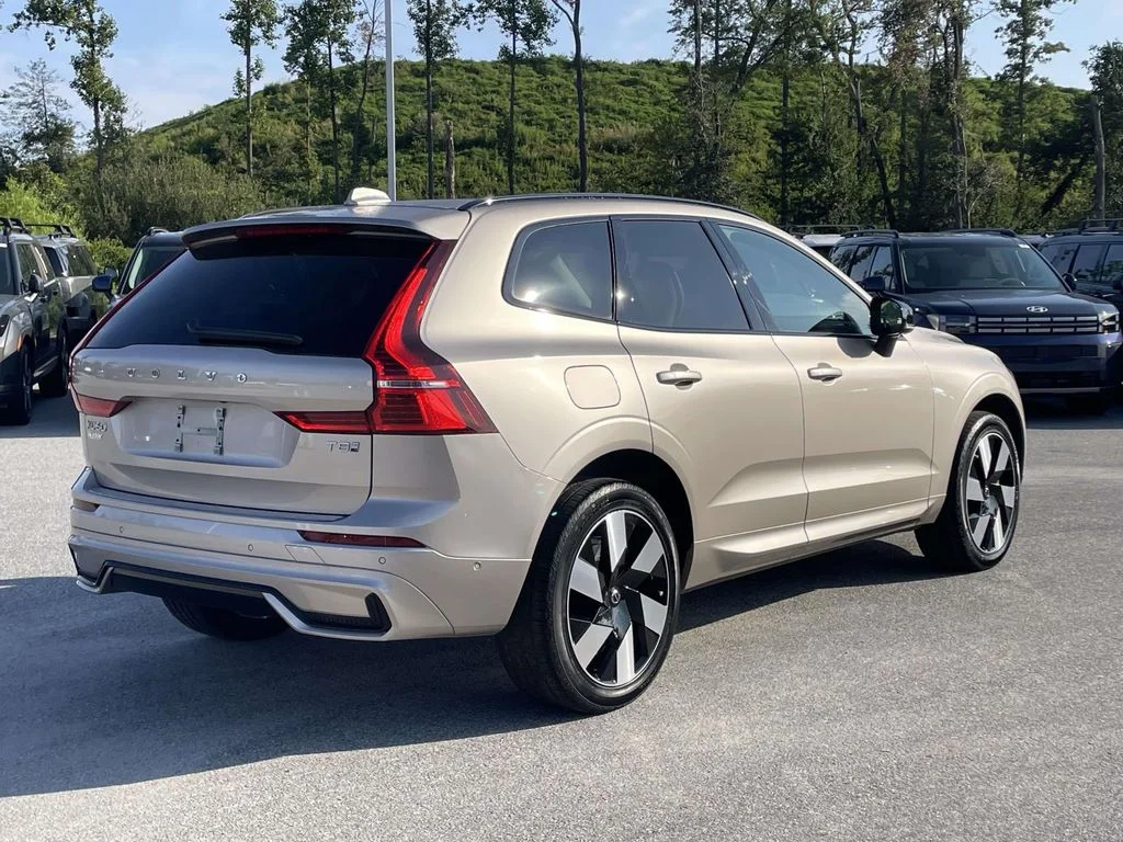 Used 2025 Bright Dusk Metallic Volvo Plus image 28