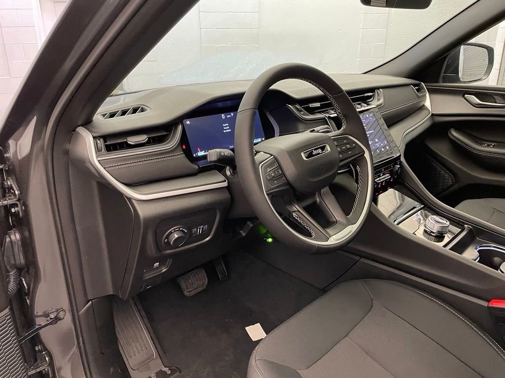 New 2026 Baltic Gray Metallic Clear-Coat Exterior Paint Jeep Laredo X image 14