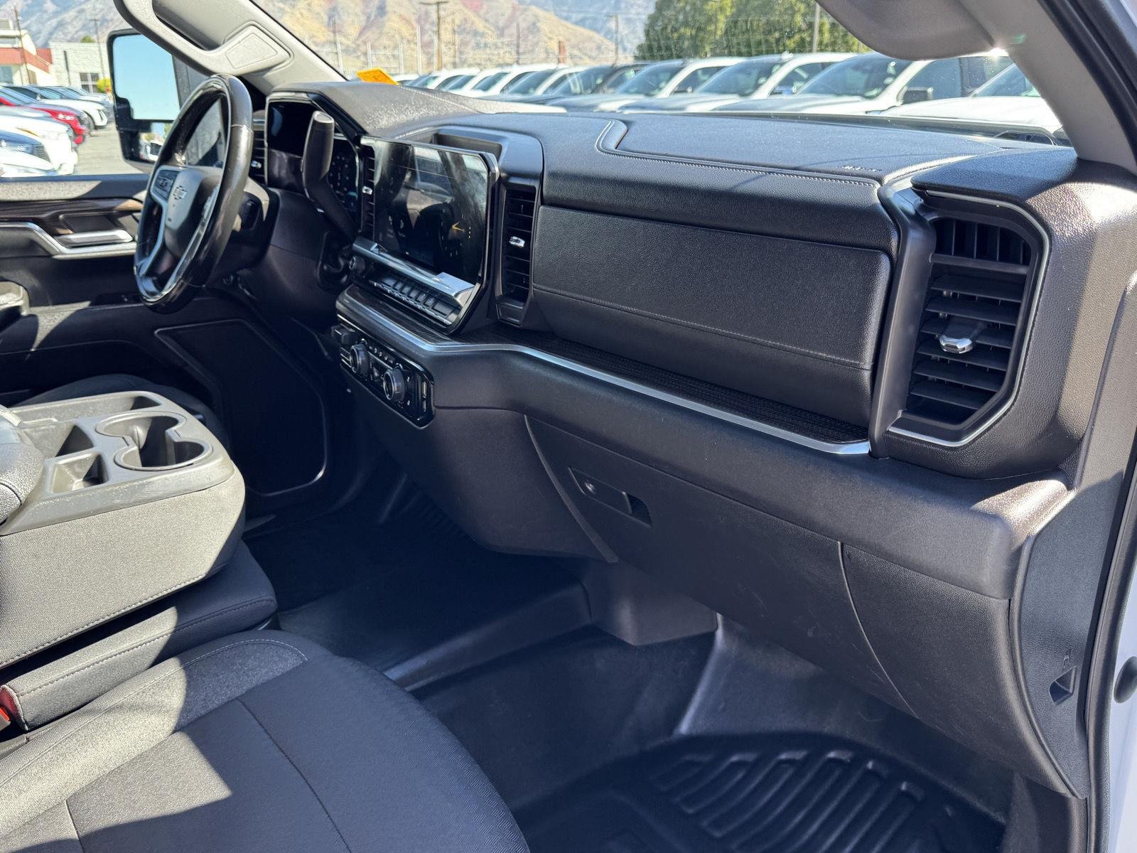 Used 2024 Summit White Chevrolet LT image 16