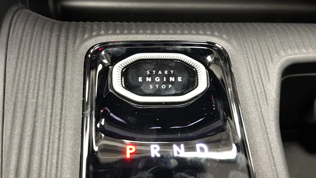 New 2026 Diamond Black Crystal Pearl-Coat Exterior Paint Jeep Limited image 23