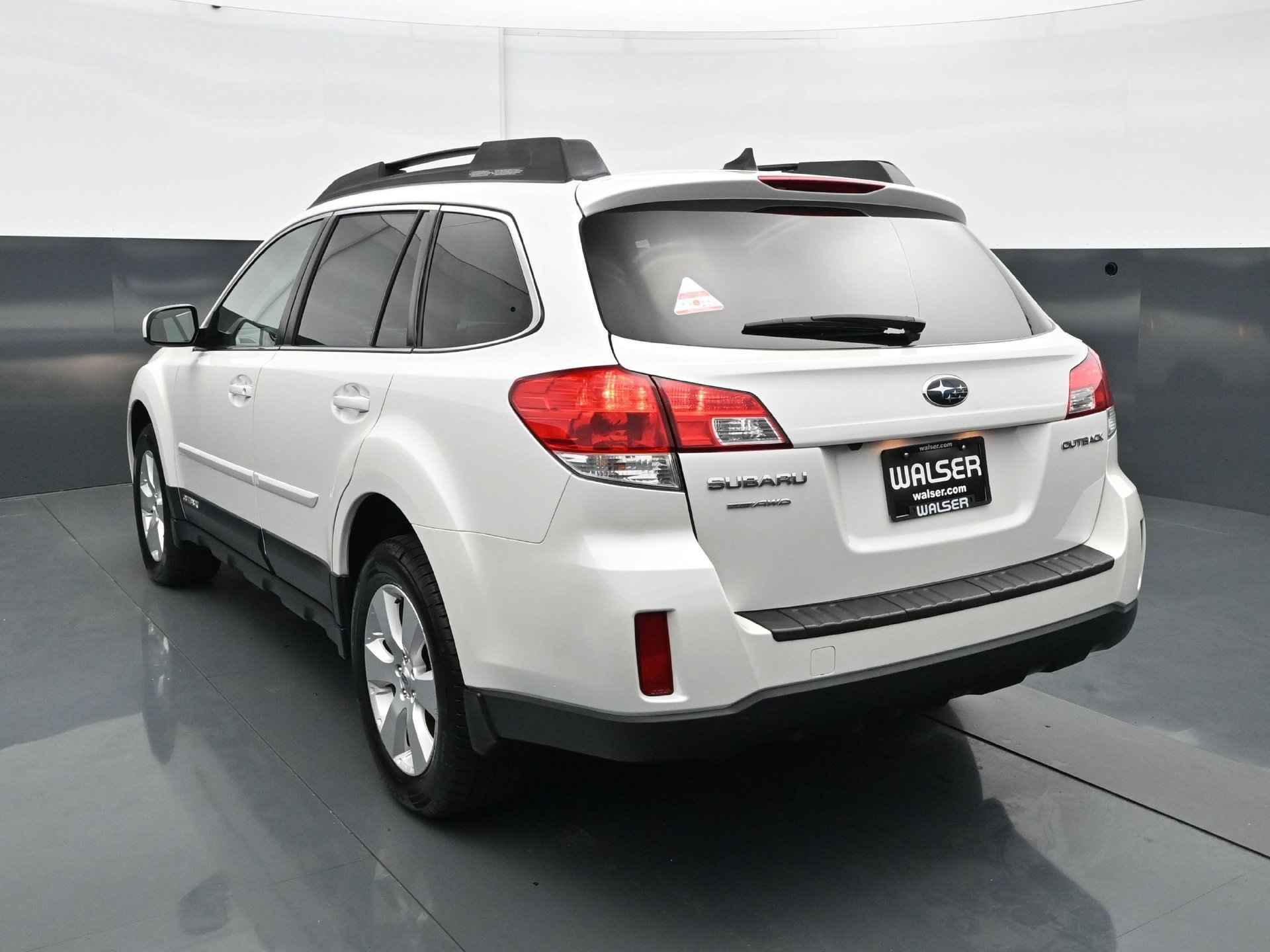 Used 2012 Satin White Pearl Subaru 2.5i image 4