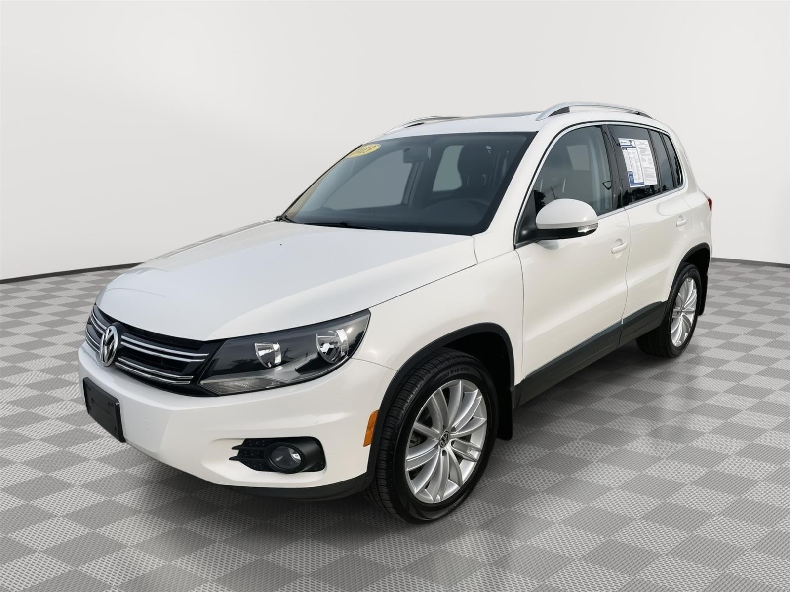 Used 2013 Candy White Volkswagen SE w/Sunroof & Nav image 11
