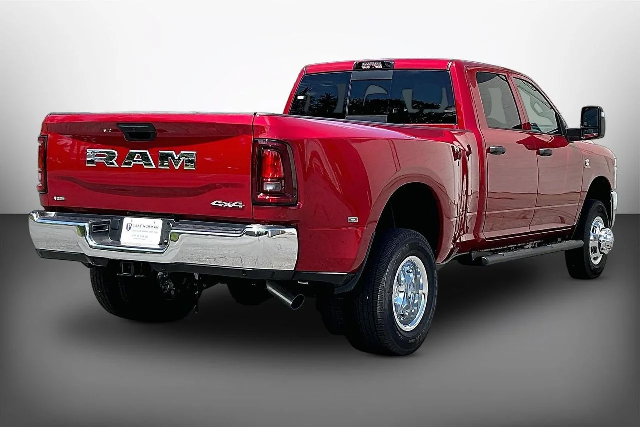 New 2026 Molten Red Pearl-Coat Exterior Paint RAM Tradesman image 8