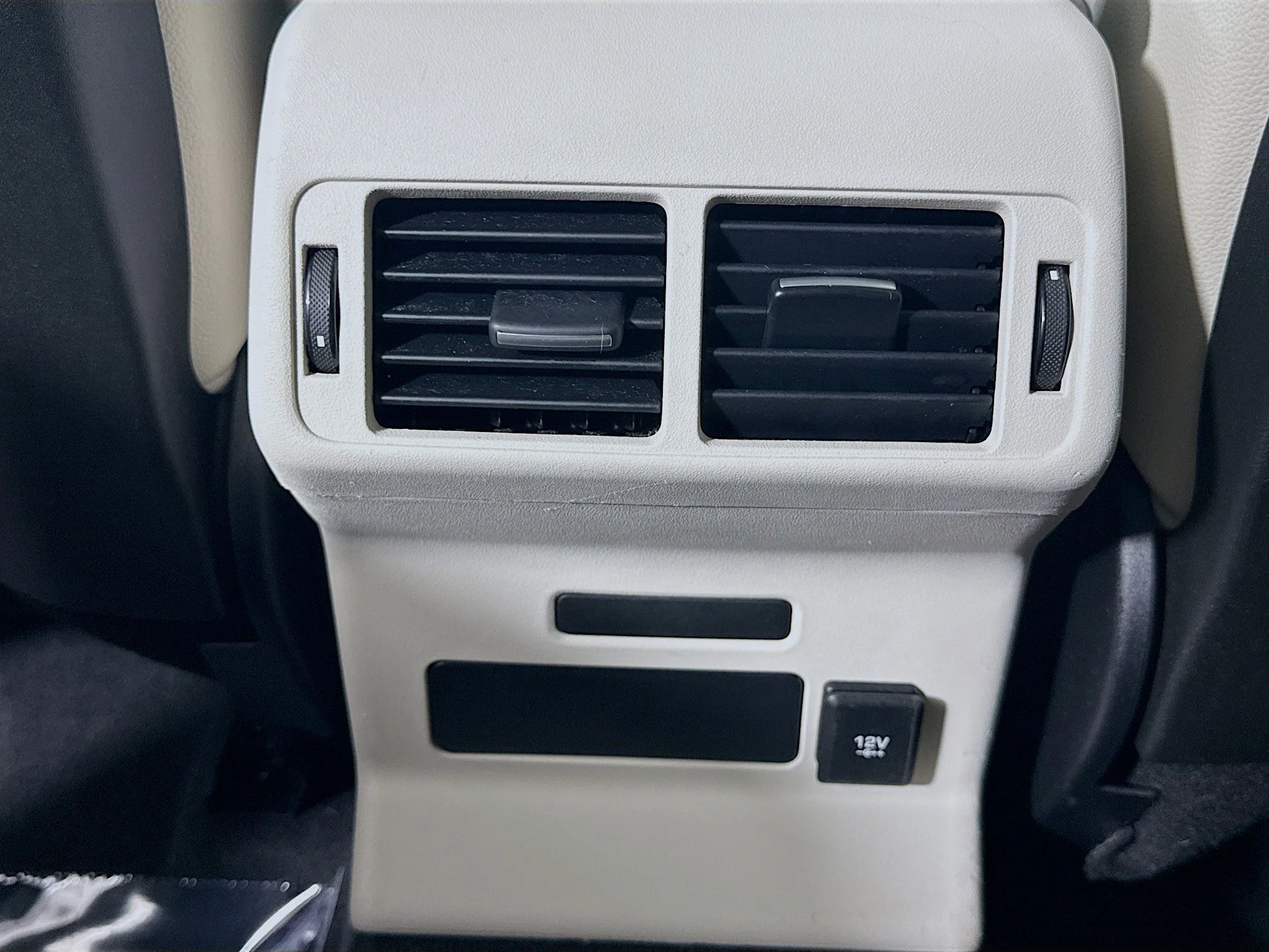 Used 2020 White Land Rover S image 25