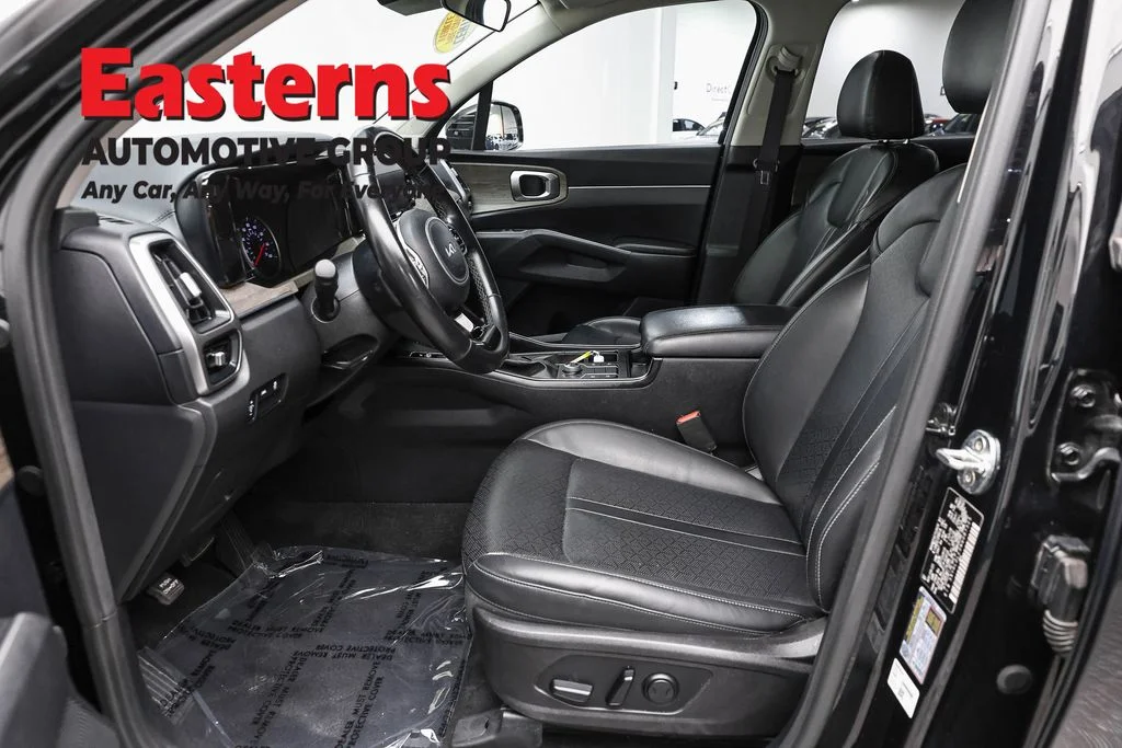 Used 2022 Black Kia S image 14