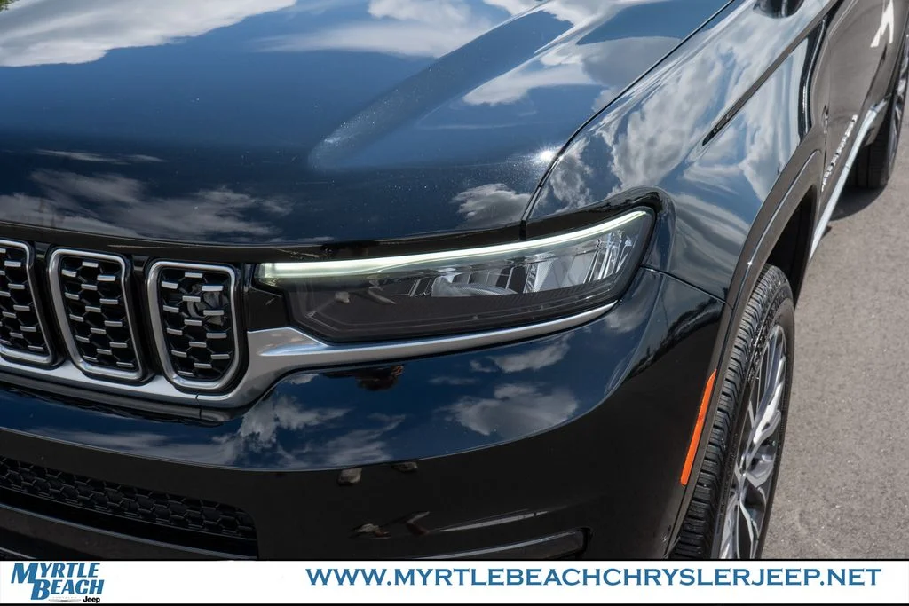 Certified Used 2021 Diamond Black Jeep Summit image 10
