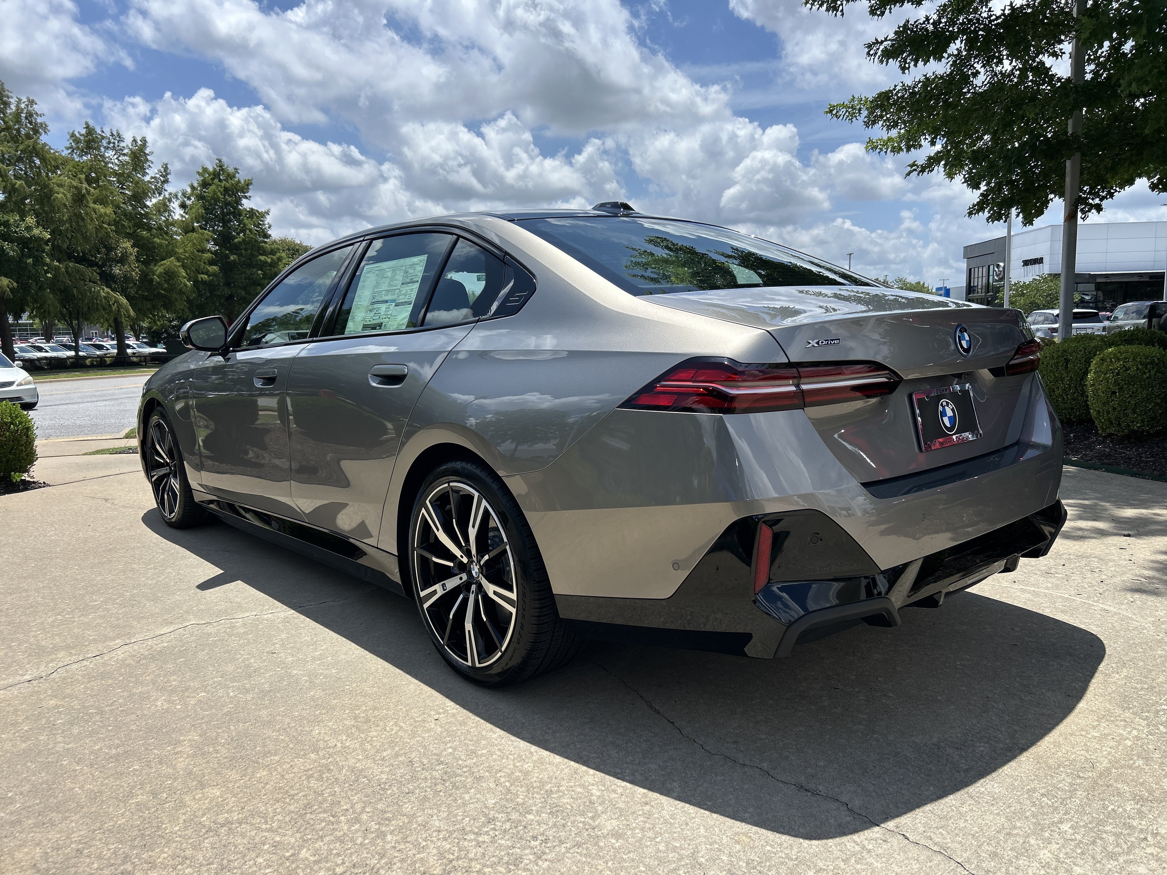New 2026 OXIDE GREY BMW 550e xDrive image 3