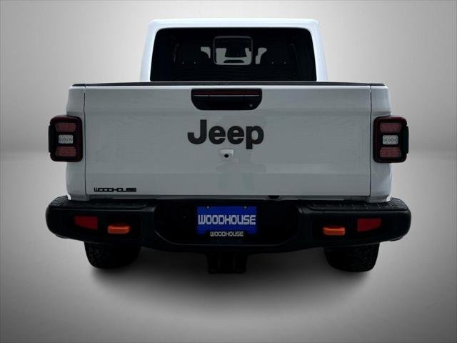 New 2026 Bright White Clear-Coat Exterior Paint Jeep Mojave X image 6