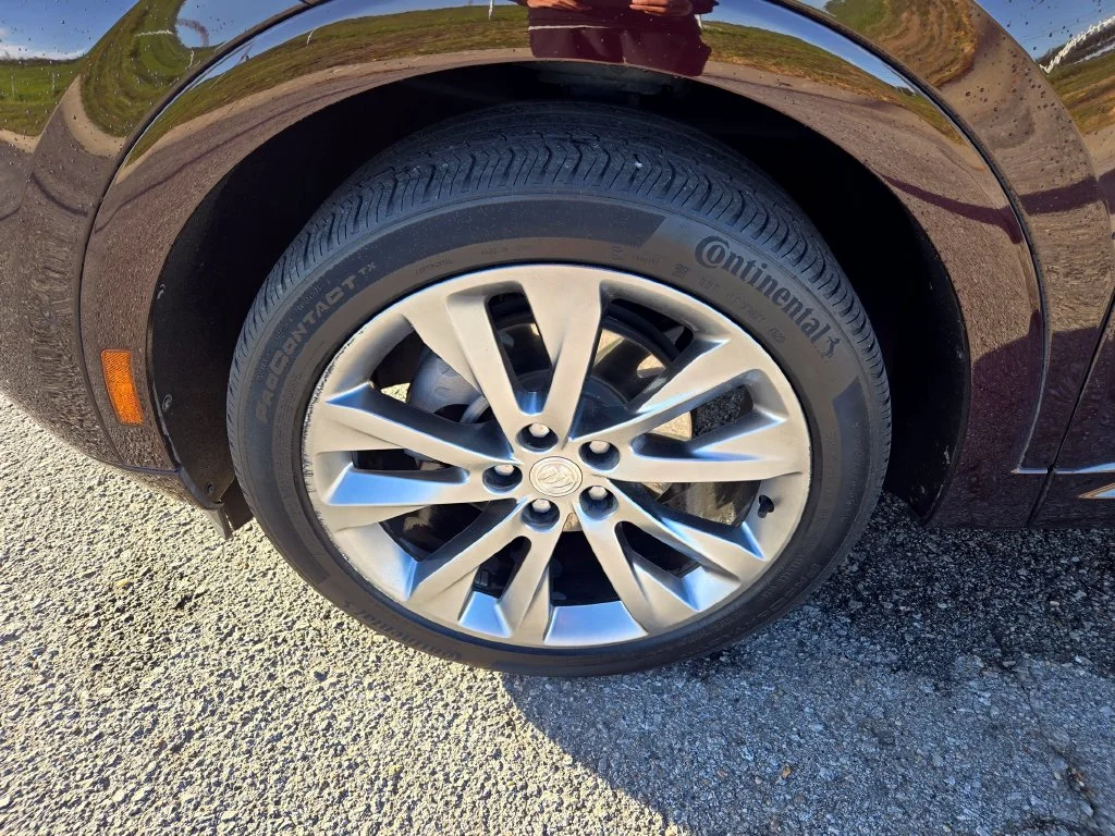 Used 2021 Red Buick Avenir image 10