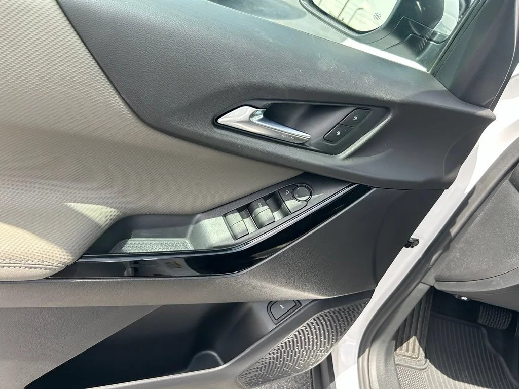 New 2027 Summit White Chevrolet LT image 15