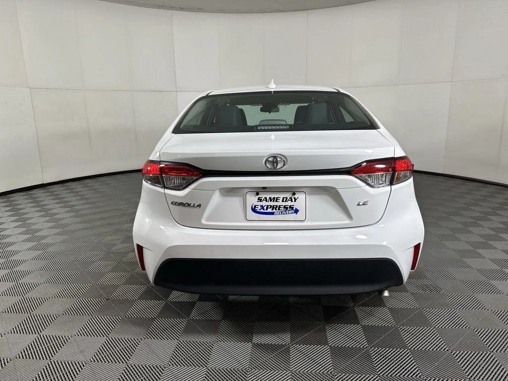 Used 2026 Ice Cap Toyota LE image 17