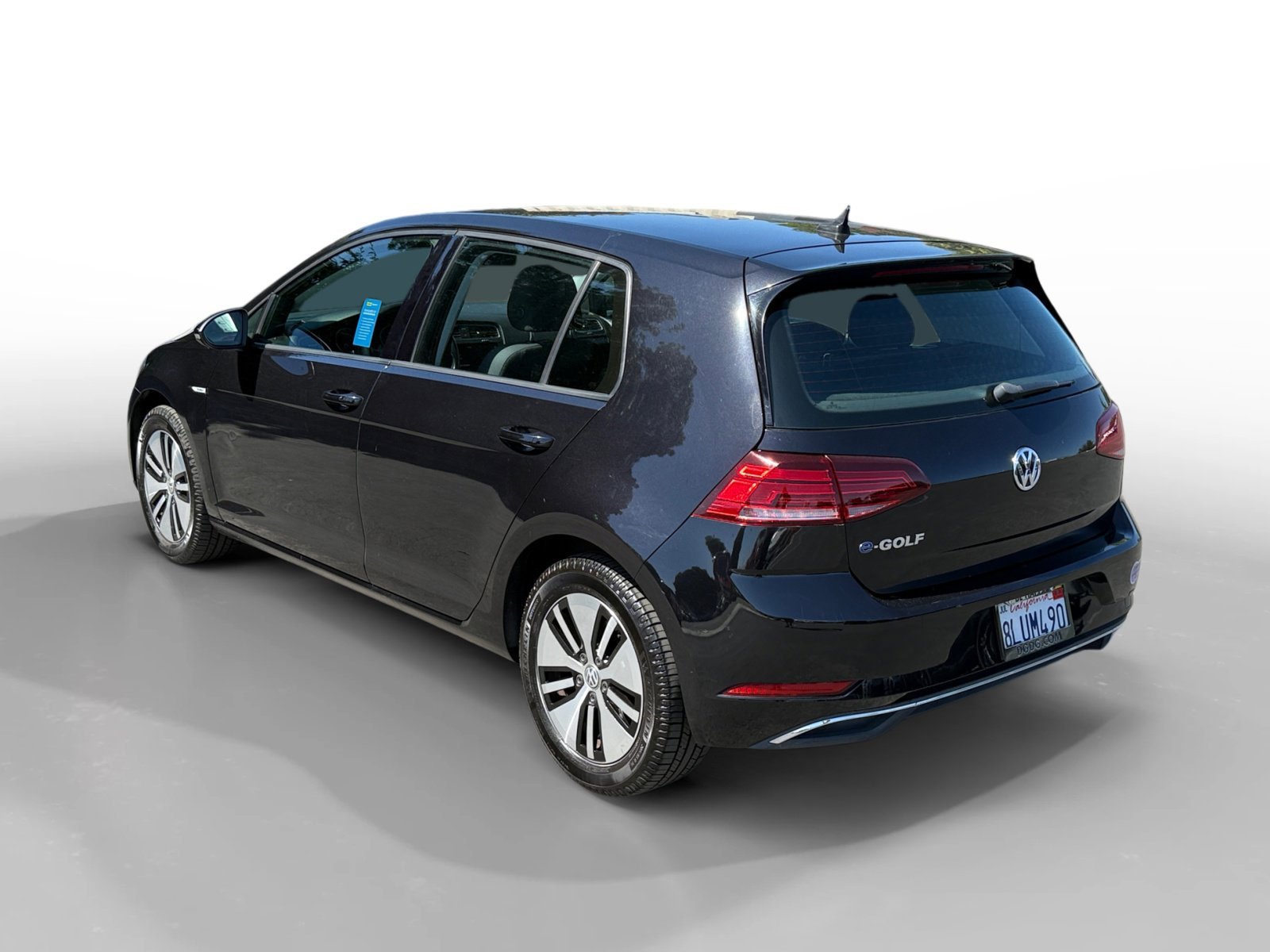 Used 2019 Deep Black Volkswagen SE image 3