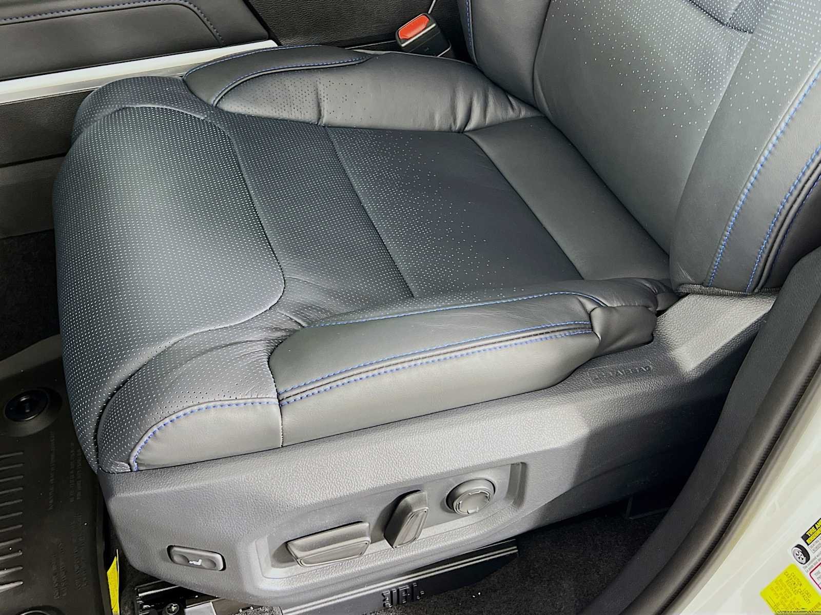 Used 2025 Wind Chill Pearl Toyota Platinum image 17