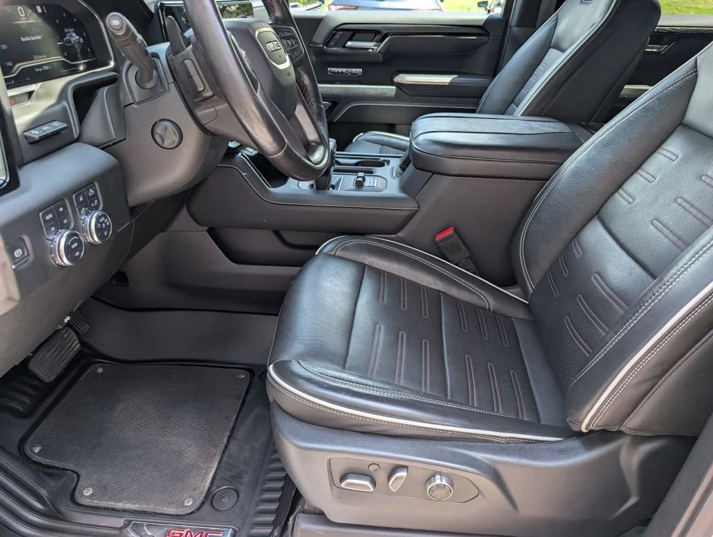 Used 2023 White GMC AT4X image 20