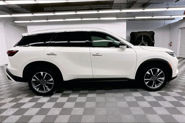 Used 2024 Majestic White INFINITI LUXE image 15