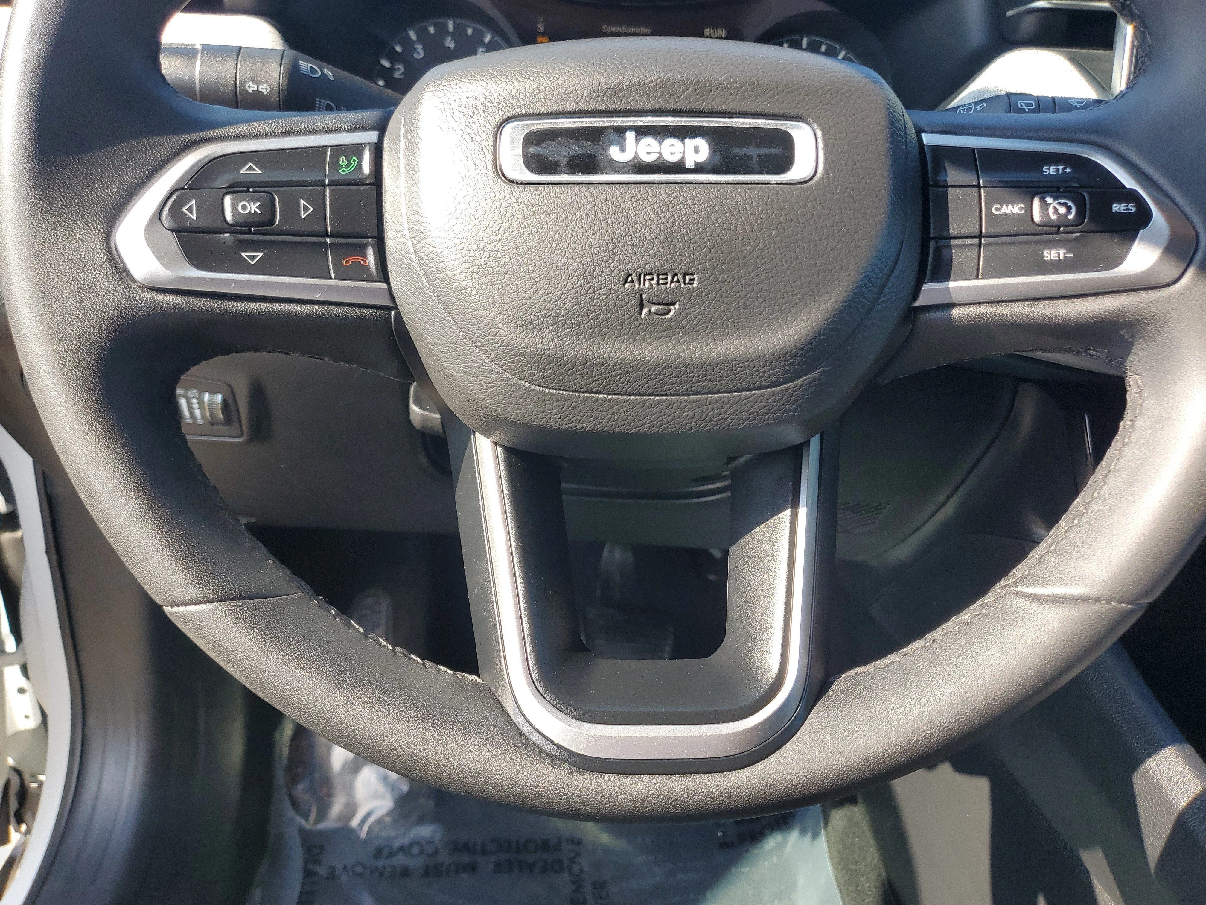 Used 2024 White Jeep Latitude image 22
