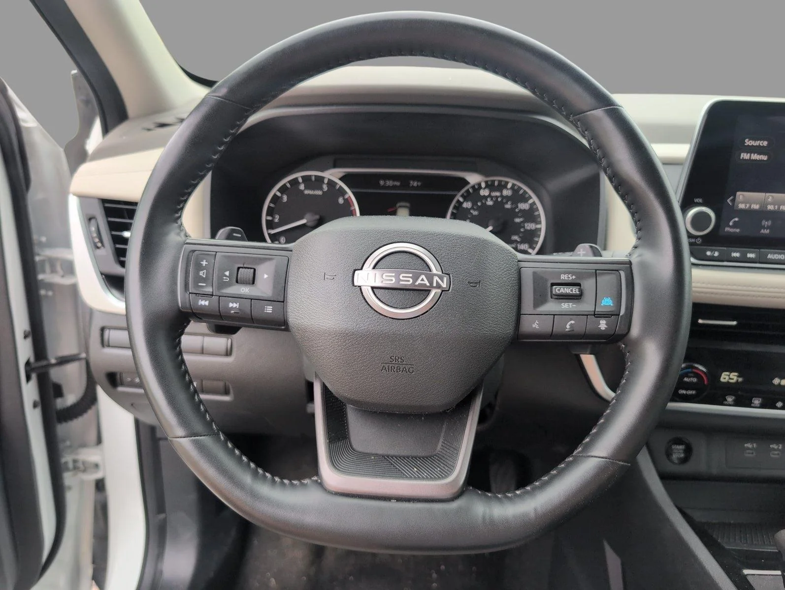 Used 2025 Everest White Pearl Nissan SV image 27