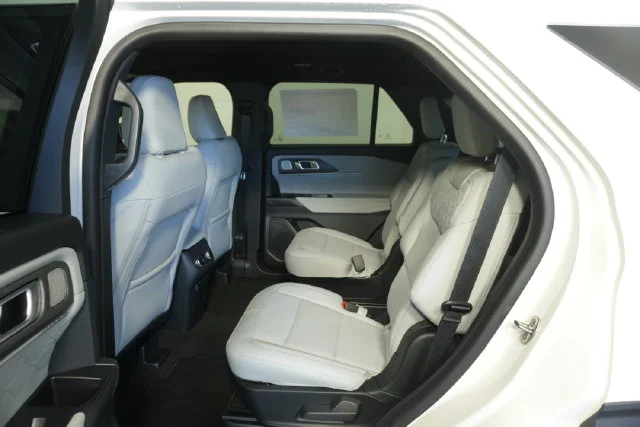 New 2027 Star White Metallic Tri-Coat Ford Platinum™ image 26