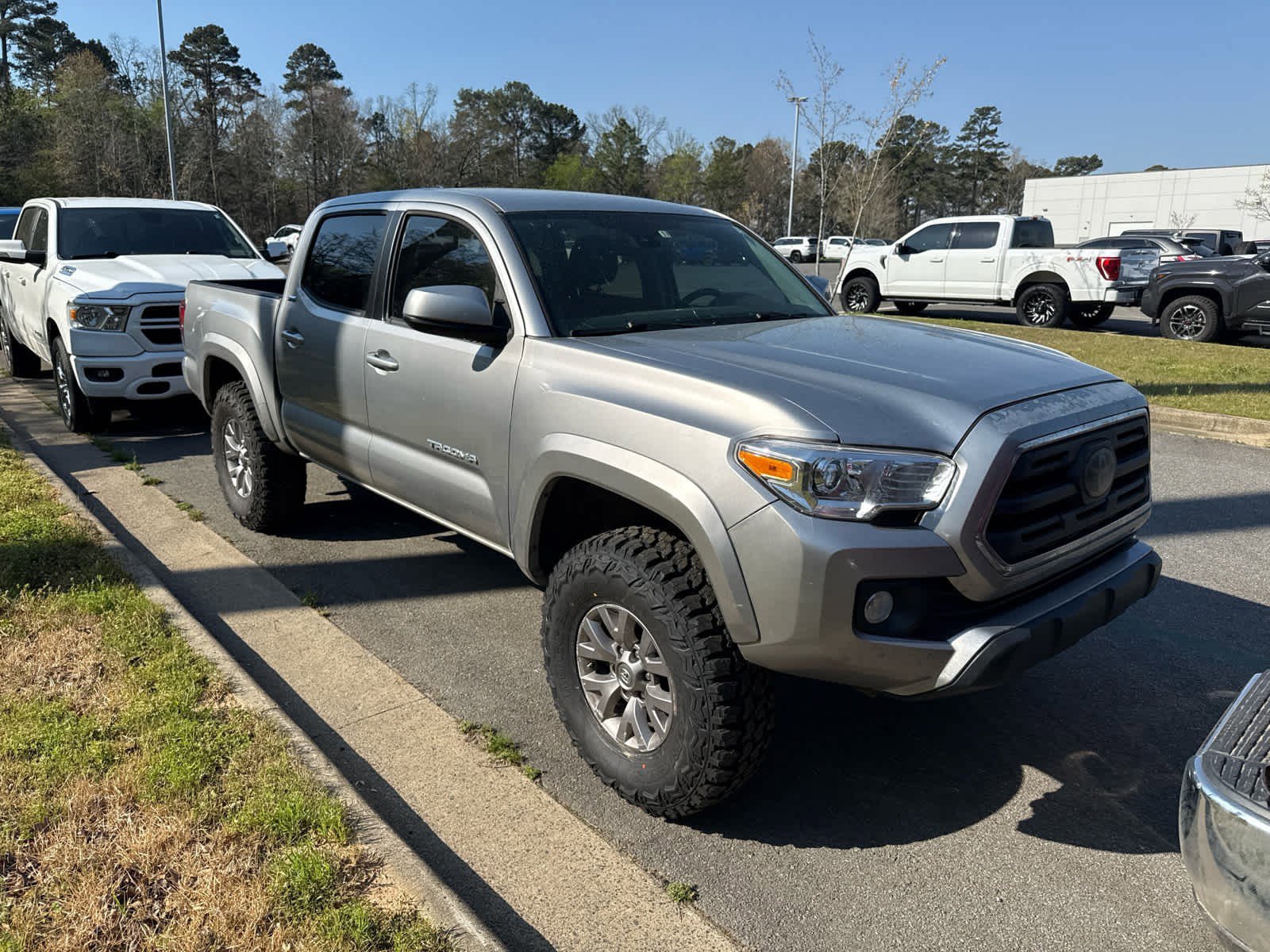 Used 2018 Toyota Tacoma SR5 with VIN 5TFCZ5AN3JX131541 for sale in Little Rock