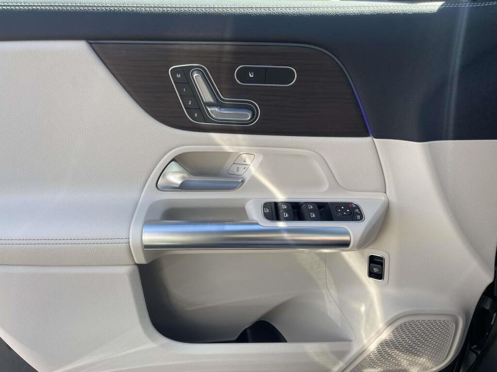 New 2026 Mountain Grey Metallic Mercedes-Benz GLA 250 image 24